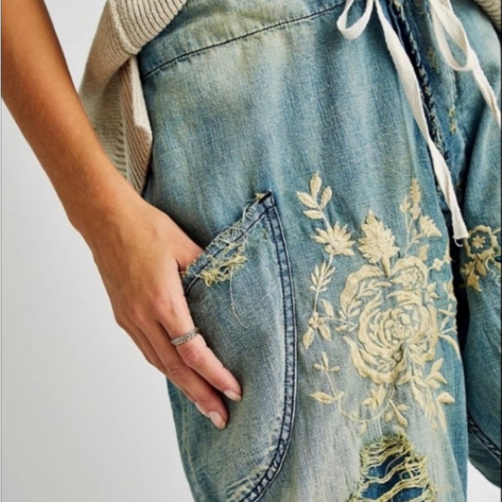 Magnolia Pearl Embroidered O’Keefs